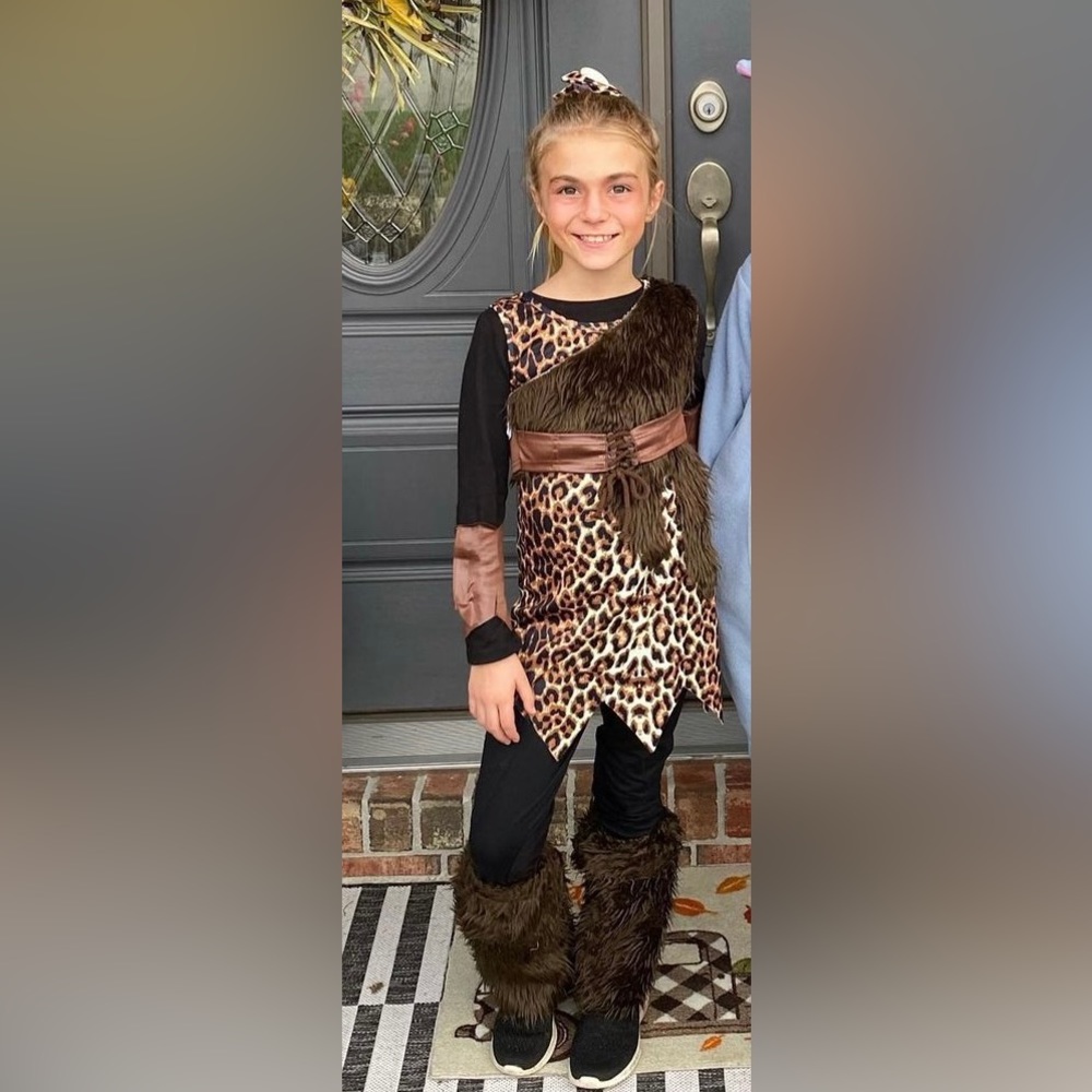 Cave girl costume size small. Size 7/8 small